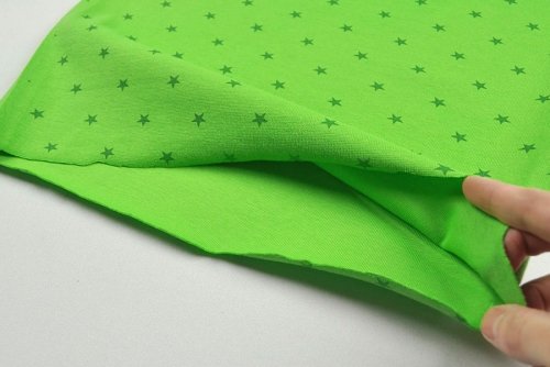 Strickbündchen-Stoff mit grünen Sternen Strickbündchen-Stoff mit grünen Sternen
