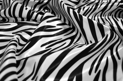 Geschmeidiger Satin mit tollem Glanz und beeindruckendem Zebra-Print 101704 Satin Zebra(1) Gemustert Satin - ZebraFarbtafel für den Satin Tierwelt - Zebra mit vier Farbvarianten
