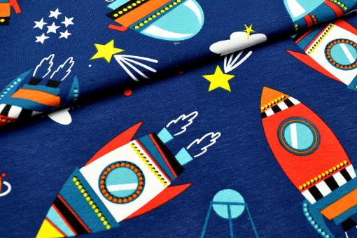 Super elastische Jersey-Qualität mit buntem Weltraum-Motiv  Bk6559 Jersey Ufo Jagd Nachtblau Kinderstoffe Jersey - Ufo-Jagd - NachtblauDunkelblauer Jersey-Stoff mit Raketen