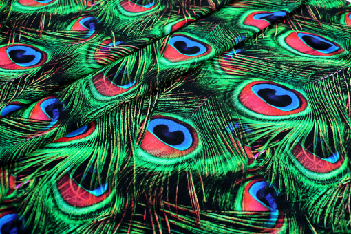 Digital bedruckter Jersey mit farbintensivem Design - 95% Viskose sorgen für eine absolute Wohltat für die Haut! Bk7562 Viskosejersey Pfau S4 Tiere Viskosejersey Digital - PfauViskose-Jersey mit Pfauenmuster