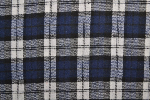 Weicher Flanell mit typischem Schottenkaro in Dunkelblau und Weiß Bk7750 Schottenkaro Kirkwall Flanell Flanell Schottenkaro - KirkwallFlanell mit Schottenkaro in Dunkelblau/Weiß