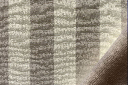 Herrlich weicher Frottee mit Bambus- und Baumwollanteil - klassisch gestreift und pflegeleicht! Bk7789065 Bambus Frottee Beige Frottee Bambus-Frottee - Beige/GrauKuschelig weicher Bambus-Frottee mit Streifen in Hellbeige und Grau