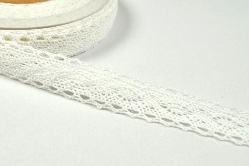 Romantische Häkelspitze als tolles Design-Element an Bekleidung und mehr  Bm1118 Haeckelspitze No4 2(1) Spitzen-Bänder Häkelspitze - Lina - Creme - MeterwareCremefarbige Häkelspitze