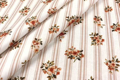 Für alle Vintage-Liebhaber: Eine romantische Kombination aus süßen Blumen und Streifen. Co7023 Baumwollstoff Streifen Blueten S4 Baumwolle Blumen Baumwollstoff Digital - Romantische StreifenBaumwollstoff mit streifen und blumen