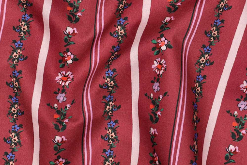 Besonders fein gewebter Popeline mit nostalgisch-klassischem Streifenmotiv im Landhaus-Stil Co7032 Baumwollstoff Trachten Streifen Rot Baumwolle Blumen Baumwollstoff - Trachtenstreifen - RotBaumwollstoff mit Trachtenmotiv