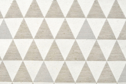 Ideal für viele Einsatzzwecke - dieser Dekostoff mit zeitlosem geometrischen Motiv  Ds1833065 Dekostoff Dreiecke Beige Sonderposten NEU Dekostoff - Triangolo - BeigeBeiger Dekostoff mit Dreiecken