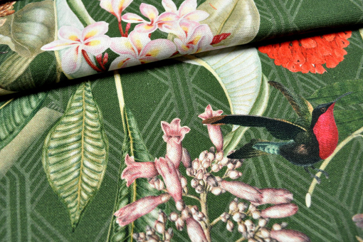 Digital bedruckter Baumwoll-Dekostoff mit opulentem Dschungel-Design, das Sie in Staunen versetzen wird! Ds2350 Dekostoff Digitaldruck Kolibri Dschungel Digital-Drucke Dekostoff Digitaldruck - Kolibri-DschungelDigital bedruckter Baumwollstoff mit Dschungel-Motiv