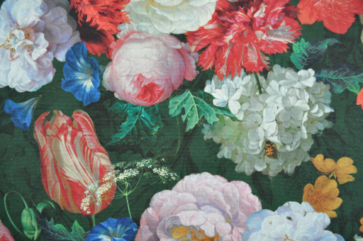 Wunderschöner Outdoorstoff, lichtecht, fleckabweisend, robust, mit nostalgischem Blütenmuster Ds2406 Dralon Dekooutdoorstoff Kaefer Blumen alle Outdoor Dekostoffe Outdoorstoff Dralon® - Bunte BlumenwieseSchwarzer Outdoorstoff mit Blumen-Motiv
