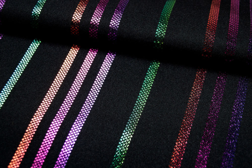 Schwarzer Universalstoff mit tollem Streifendesign in schillernder Metallic-Optik Ds5079 Universalstoff Disco Stripes S4 Universalstoff - Dicso-Stripes - 1,0 Meter