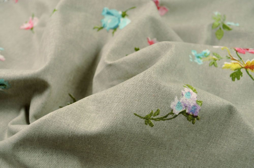 Hübsche Streublumen in verschiedenen Farben zieren diesen Dekostoff aus Baumwoll-Leinen-Gemisch Ds5493 Dekostoff Deluxe Blumen Taupe Dekostoffe SALE Dekostoff deluxe - Mille Fleur - Streublume - Taupe