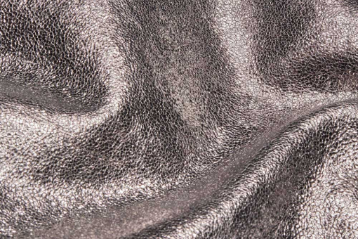 Ziegenleder mit silberner Craquelé-Oberfläche – extravagant, edel und ein Blickfang für außergewöhnliche Designs El1072 Echtleder Glamour Silber Echtleder-Stücke Ziegenleder Premium - Glamour - SilberZiegenleder glitzernd