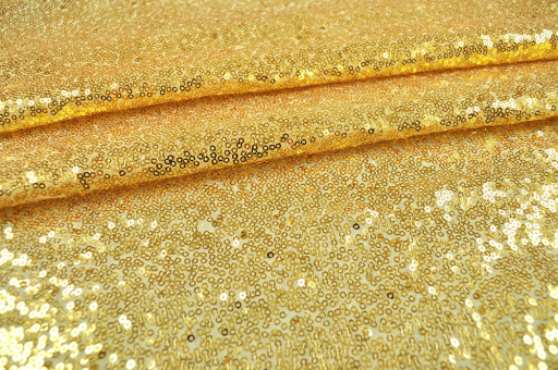 Goldglänzender Paillettenstoff für effektvolle Kreationen - eine einzelne Paillette hat einen Durchmesser von ca. 3 mm Ff1198 Paillettenstoff Klein Gold Glanzstoffe Pailletten-Stoff XS - GoldGlänzender Stoff in Gold mit kleinen Pailletten