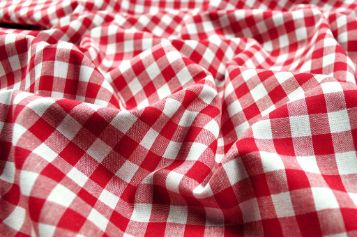 Absoluter Landhaus-Klassiker: Reine Baumwolle mit 100 g/qm und 5 mm kleinen Karos Fn1310 Vichy Karo Rot Karo / Schottenkaro Vichy-Karo 5 mm - reine Baumwolle - RotKarierter Baumwollstoff in Rot