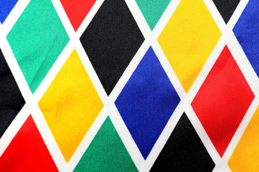 Satin mit schönem Glanz und einem fröhlich-knalligen Rautenmuster! Fn1323 Satin Rauten Satin Stoffe bunt Satin - Rauten - Weiß/BuntSatin mit Rauten