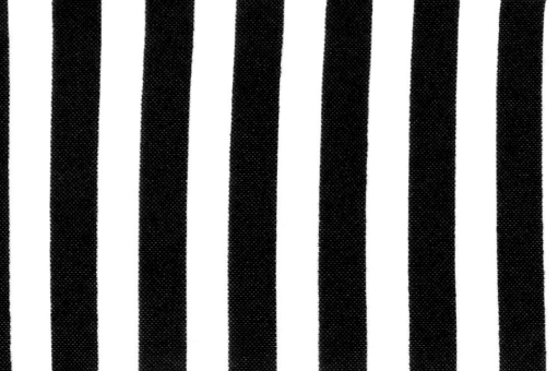Klassisches Streifenmuster auf pflegeleichtem Allround-Talent - perfekt für Kostüme und Deko-Ideen aller Art! Fn1331999 Universalstoff Streifen Schwarz Weiss Fasnacht Stoffe bunt Universalstoff - Streifen - Schwarz/WeißUniversalstoff mit Streifen-Muster