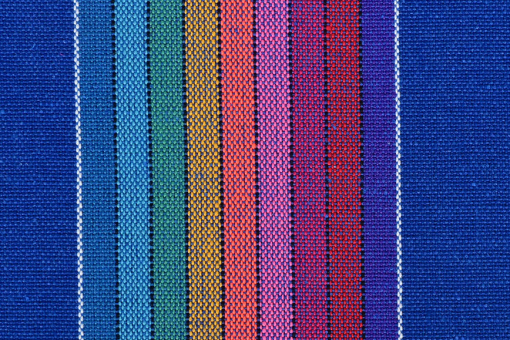 Klassisch bunt gestreifter, durchgewebter Stoff - für Bekleidung wie Dekorationen gleichermaßen gut geeignet! Fn3173 Dekostoff Streifen Blau Taschenstoffe Kostüm- und Dekostoff - Streifen Multicolor - BlauBlau gestreifter Multicolorstoff