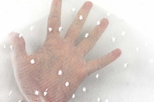 180 cm breiter Netz-Gardinenstoff mit eingearbeiteten Stoffkügelchen - Made in Germany! Gs5141 Gardinenstoff Transparent Moskitonetz Hand Gardinen transparent Gardinenstoff transparent - Schnee - BleibandWeißer Gardinenstoff