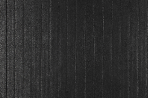 Kunstleder mit geprägter Längsstruktur in Schwarz. Ideal für Polster, Fahrzeugausbau, Taschen und Dekorationen. Kl1190 Black Line S4y Motiv Kunstleder Kunstleder - Black LineKunstleder mit Linienprägung
