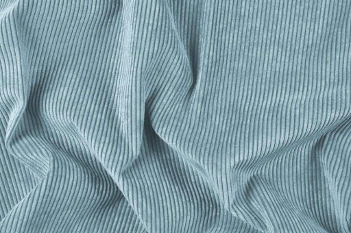 Abriebfester Möbelcord-Stoff, taubenblau in schöner Samt-Optik Ms5013 Moebelstoff Deluxe Cord Taubenblau Cord Möbel-Cordstoff deluxe - British Feeling - Taubenblau