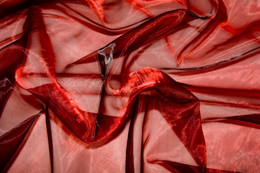 Lassen Sie sich von dem zweifarbigen Schimmer-Effekt dieser transparenten Organza-Stoffe bezaubern Organza Stoff Two Tone Rot Schwarz 13 Z1 Organza ohne Stickerei Organza Two Tone Rot/SchwarzOrganzastoffe in verschiedenen Farben