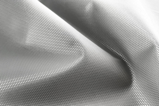 Glänzender, PVC-beschichteter Stoff - abriebfest, formstabil, wasserabweisend, dekorativ! Pvc Stoff Wasserabweisend Metallic Silber Segeltuch Polyester  Polyester-Stoff - reißfest und wasserabweisend - MetallicSilberner Polyesterstoff
