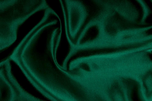 Die schwerere, voluminösere Variante unseres Satins für üppige Kleider und vieles mehr - wählen Sie aus einer großen Farbauswahl Satin Tanne S4 1000 Z1(1) Uni Braut-Satin Tanne