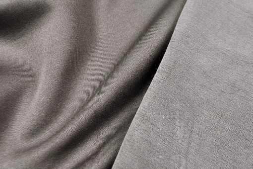 Elastischer Stoff in schlichtem Taupe, das zu jeder Garderobe passt! Sp148155 Stoff Frank Walder Stretchstoff - Modal-Touch - Taupe