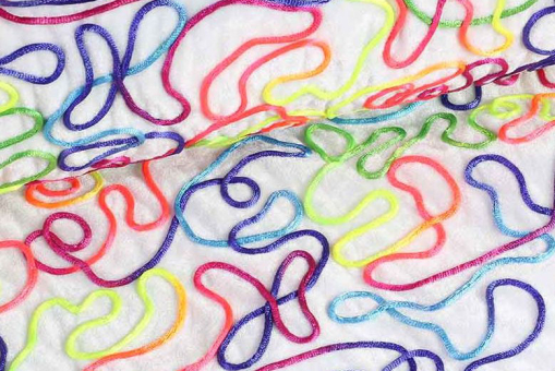 Jetzt wird's bunt! Knallbunte Stickerei auf weißem Samt - ein Hingucker!!! Sp149006 Samt Bestickt Samt Samt bestickt - Crazy PartyBunt bestickter Samtstoff
