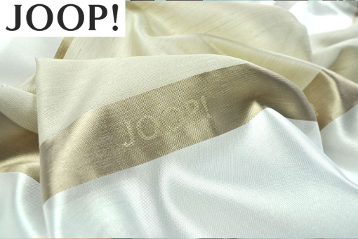 Echtes Premium-Feeling für daheim: Geschmeidiger, fein glänzender Gardinenstoff mit JOOP-Schriftzug Sp152006 Joop Gardinenstoff Gardinen transparent JOOP! - Gardinenstoff Premium LifestyleGardinenstoff mit Joop-Schriftzug