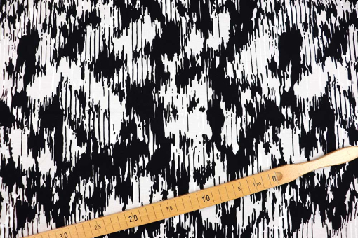 Modischer Jersey aus geschmeidiger Viskose und Elasthan Sp155103 bedr. Bekl. Stoffe Viskosejersey - MidnightAbstraktes Muster in Schwarz/Weiß auf geschmeidigem Jersey