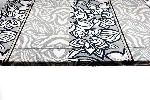 Weicher Sommersweat mit apartem Blumendesign Sp155109 bedr. Bekl. Stoffe Panel-French-Terry - Big RomanceBlüten und Streifen in Grautönen auf weichem French Terry