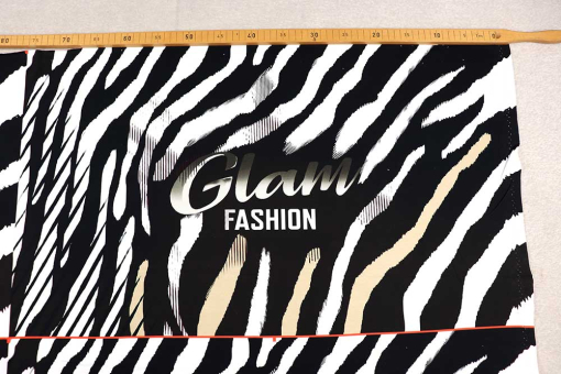 Weicher Sommersweat mit apartem Dessin für Glamour pur Sp155110 Jersey Panel Panel-French-Terry - Glam FashionModisches Zebradesign mit Schriftzug in Schwarz/Weiß auf weichem French Terry