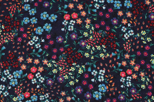 Geschmeidiger Viskosestoff mit üppigem Blüten-Motiv Viskosestoff Blumen Viskose Viskosestoff - Flowers in the DarkDunkelblauer Viskosestoff mit buntem Blumen-Print