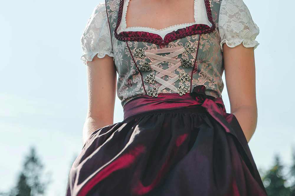 A - Bekleidungsstoffe Dirndlstoffe Dirndlbanner Dirndlstoffe