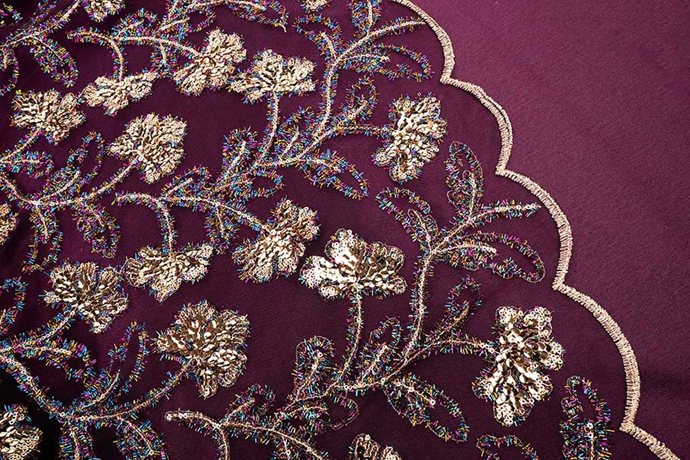Mesh bestickt - Gold-Pailletten - Aubergine 