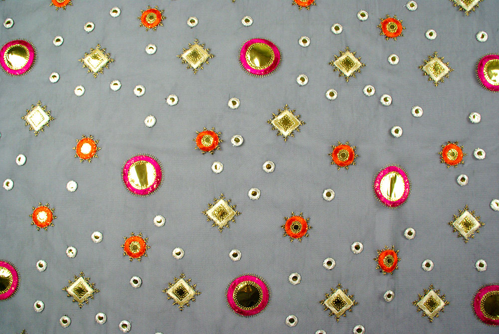 Schwarzes Tüll-Grundgewebe mit glänzenden Stickereien in Pink, Gold und Orange 74007 Tuell Maharadscha Schwarz Tüll + Spitze Soft-Tüll Maharadscha - Schwarz