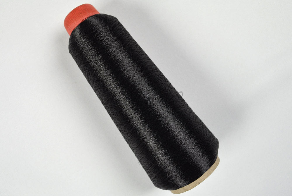 Tolle Nähgarn-Qualität für Overlock-Nähmaschinen im trendigen Metallic-Stil  99022999 Naehgarn Metallic Schwarz 02 Nähgarn Overlock Nähgarn - Metallic - 2700 Meter - Schwarz