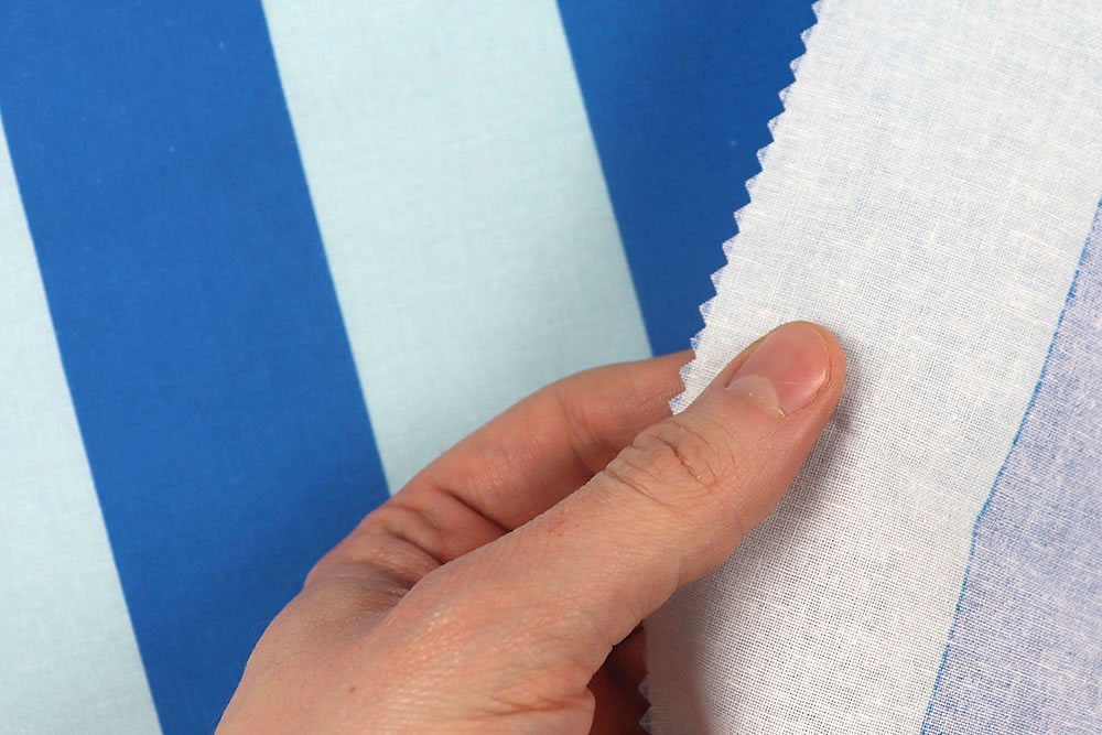 Bicolor-Baumwolle im sommerlichen Gewand - fröhlich-gestreifte Ware für Deko, Kleidung und mehr! Baumwollstoff Blockstreifen Blau S4 Baumwolle Streifen Baumwollstoff Blockstreifen - Blau/Hellblau