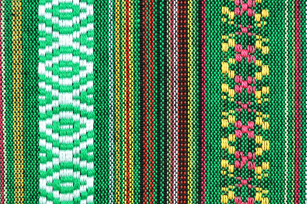 Ein farbenfroher Bekleidungsstoff mit durchgewebtem, mexikanischem Muster - Perfekt für einzigartige Kreationen Bk6906 Kostuemstoff Mexiko Gruen Bunt S4 Kostümstoffe Bekleidungsstoff - Mexicana - Variante 1