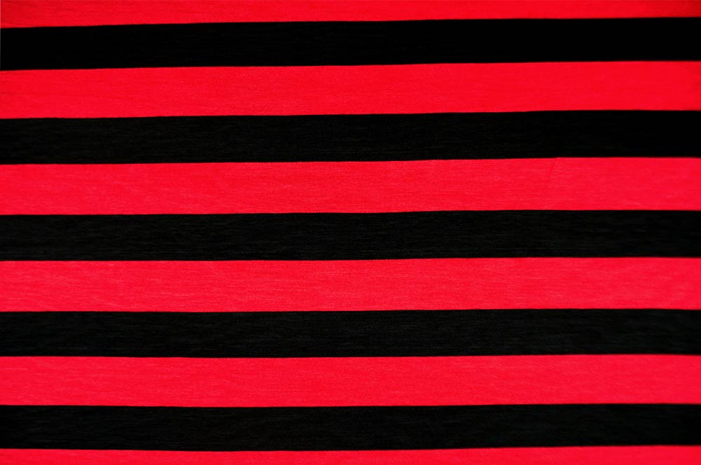 Rot-schwarz gestreifter Jersey aus Viskose und Elasthan - herrlich luftig, geschmeidig und super günstig! Bk7253250 Viskosejersey Streifen Rot S4 Fasnacht Stoffe bunt Viskosejersey - Streifen - Rot/Schwarz