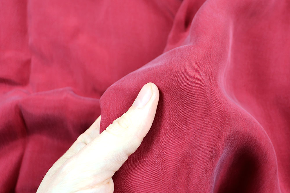 Verführung in Stoff-Form! Vegane Kupferseide für elegante DIY-Kreationen Bk7500 Cupro Bordeaux Seidenstoffe Cupro-Stoff - Bordeaux
