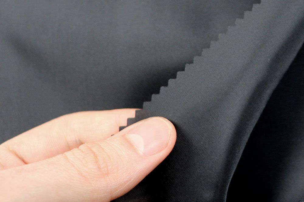 Schwarzer Taft aus recycelten Fasern für den Einsatz mit reinem Umweltgewissen! Bk7523 Recycling Futter Schwarz S4 Recycling-Stoffe Futtertaft Recycling - Schwarz