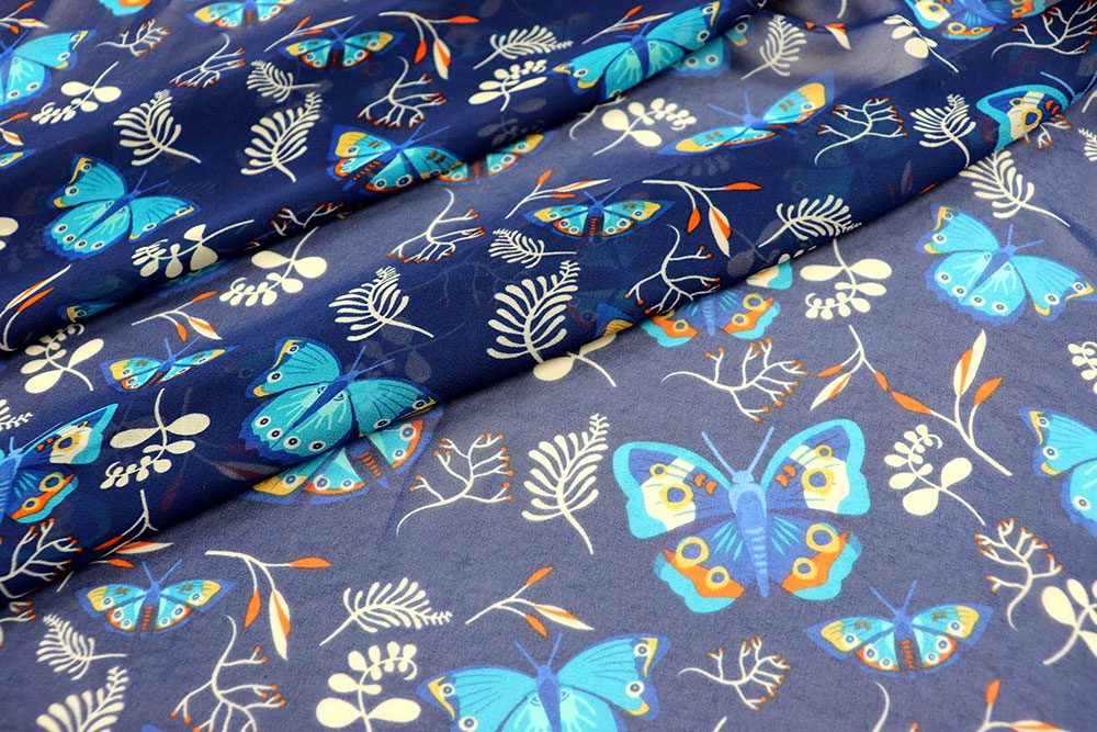 Geschmeidiger Chiffonstoff mit bunten Schmetterlingen- ein Eye-Catcher für Bekleidung, Deko und vieles mehr! Bk7548 Chiffon Schmetterlinge Hand bedr. Bekl. Stoffe Chiffon - Schmetterlingszauber