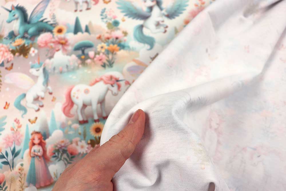 Knallbunter Jersey mit farbintensivem Digitalprint, der Kinderaugen strahlen lässt! Bk7641 Jersey Einhorn Maerchen S4 Kinderstoffe Jersey Digital - Einhorn-Märchen