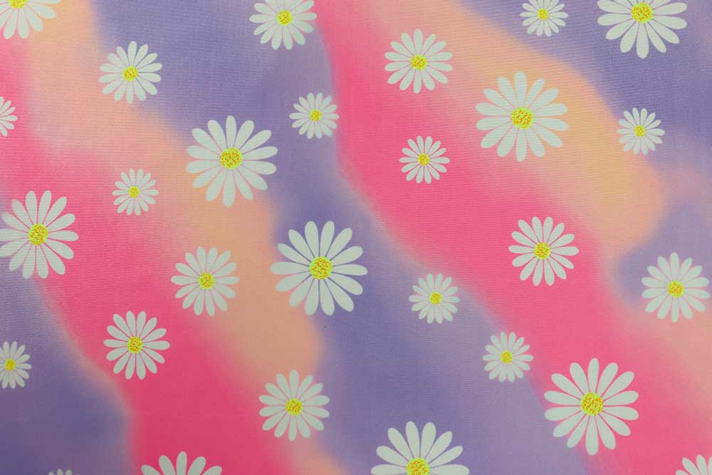 Schöner Farbverlauf mit kleinen Blüten auf hochelastischem Jersey - ideal für figurbetonte Kreationen! Bk7736 Badeanzugsstoff Lycra S4y Mitlogo Badeanzugstoffe / Lycra Badeanzugstoff - Rainbow Flowers