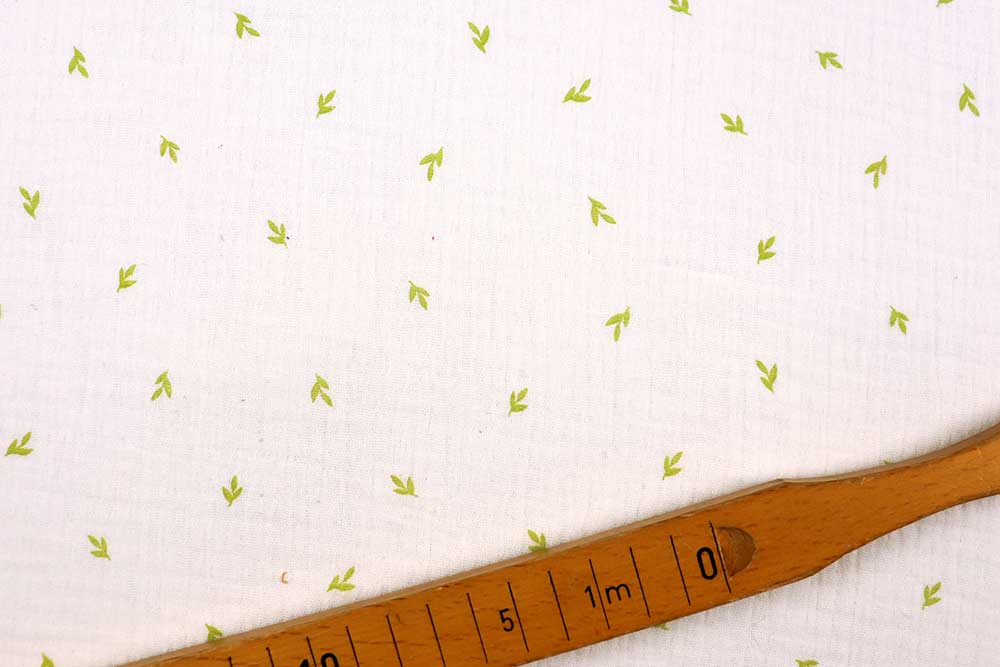 Weicher Baumwoll-Musselin in Weiß mit kleinen Blättern bedruckt Bk7845 Musselin Gruene Blaetter Kinderstoffe Musselin - Little Leaves