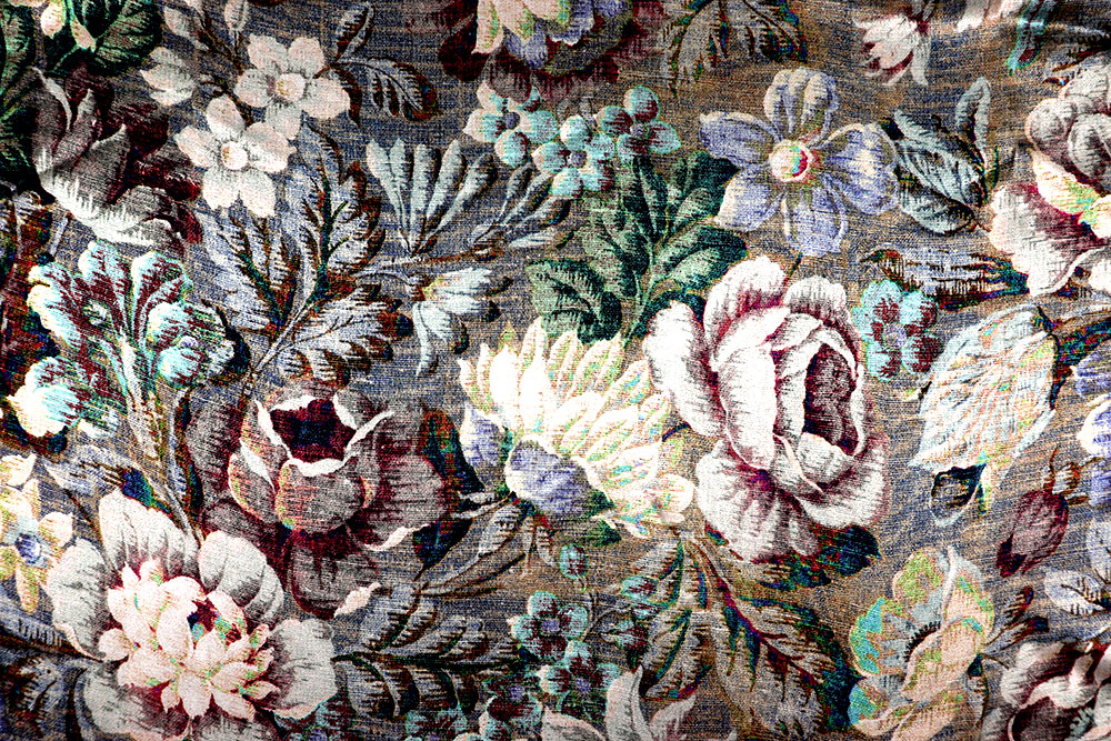 Zart fallender Viskosestoff mit üppigem Blumenmuster in gedeckten Farben – perfekt für fließende Kleider, Blusen oder elegante Deko. Bk7859 Viskosestoff Premium Blumen Vintage Viskose Viskosestoff - Vintage Grace