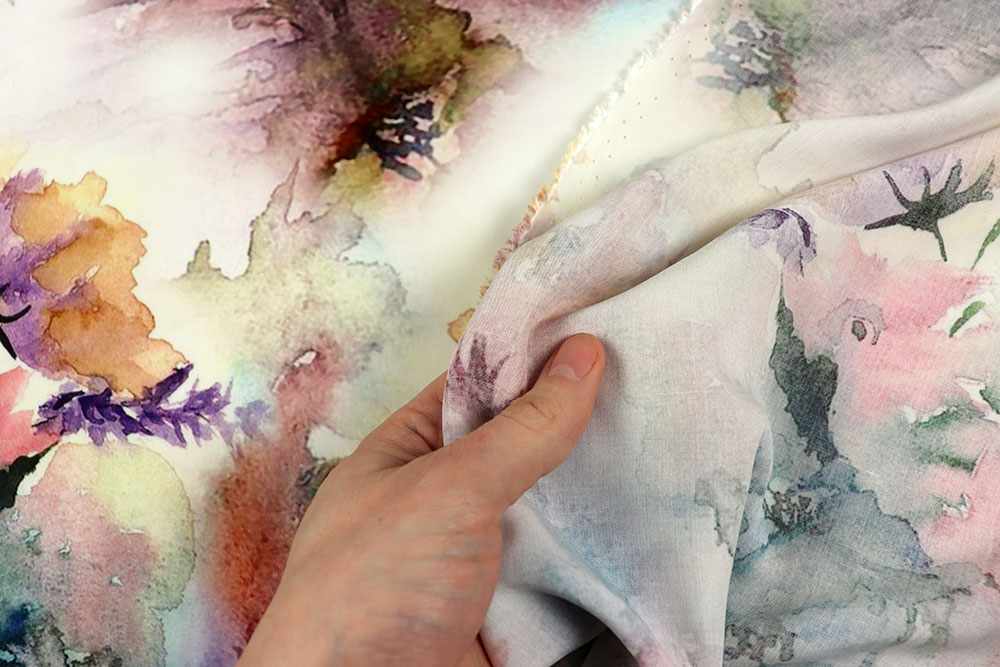 Zarter Viskosestoff mit weichem Fall und floralem Aquarell-Print in sanften, harmonischen Farbverläufen.
 Bk7902 Viskosestoff Aquarell Blumen 2 Viskose Viskosestoff - Aquarellgarten