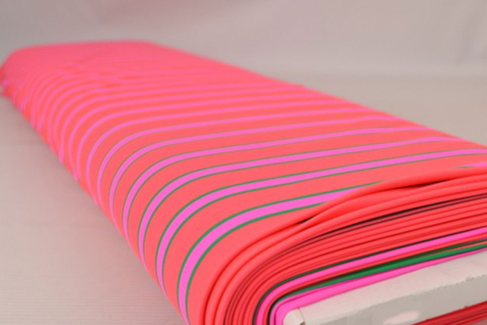 Funky Lycra-Stoff mit trendigem Streifenmotiv - 4-Wege-Stretch, ideal für Bikinis und mehr! Bk7976 Badeanzugstoff Streifen L Mai Badeanzugstoff - Cool Stripes