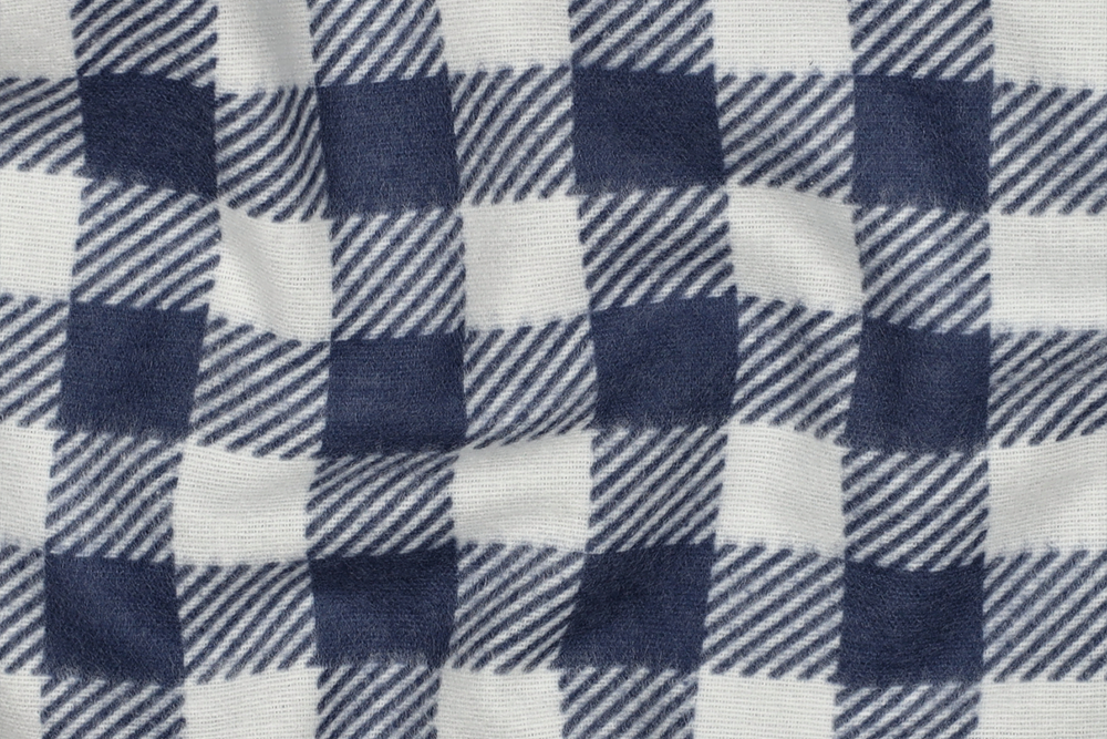 Weicher Flanellstoff mit klassischem Karomuster in Marineblau und Weiß. Ideal für Bekleidung, Dekorationen und gemütliche Wohnaccessoires. Bk7980 Flanell Marine S4y Flanell Flanellstoff - Landhauskaro - Marine